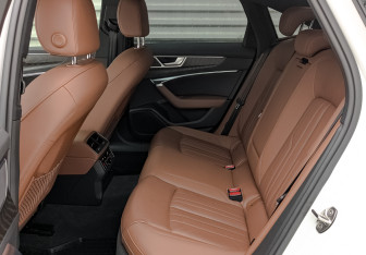 Подержанный автомобиль Audi A6 Sedan 2022 года (11 фото)