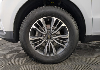 Подержанный автомобиль Geely Emgrand 7 2018 года (12 фото)