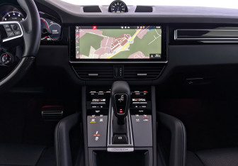 Подержанный автомобиль Porsche Cayenne 2019 года (15 фото)