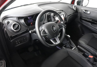 Подержанный автомобиль Renault Kaptur 2020 года (9 фото)