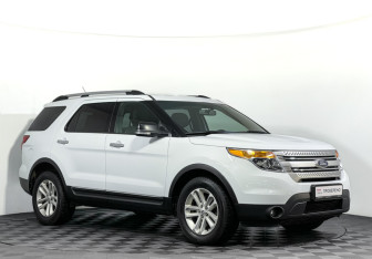 Подержанный автомобиль Ford Explorer 2013 года (3 фото)