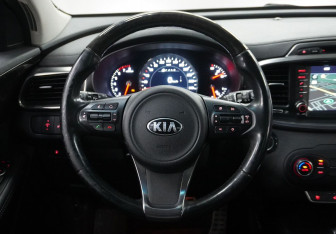 Подержанный автомобиль Kia Sorento 2016 года (10 фото)