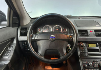 Подержанный автомобиль Volvo XC90 2007 года (17 фото)