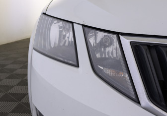 Подержанный автомобиль Skoda Octavia Liftback 2019 года (11 фото)