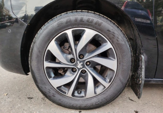 Подержанный автомобиль Peugeot Traveller 2019 года (19 фото)