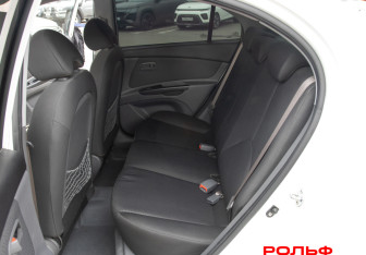 Подержанный автомобиль Kia Rio Sedan 2011 года (8 фото)