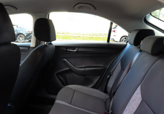 Подержанный автомобиль Skoda Rapid Liftback 2022 года (10 фото)