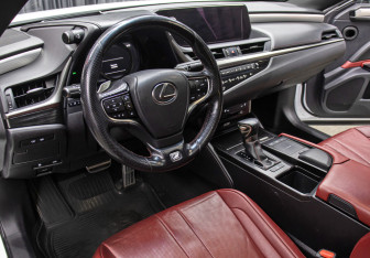 Подержанный автомобиль Lexus ES 2019 года (16 фото)