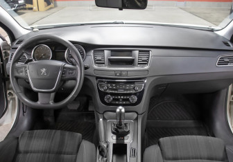 Подержанный автомобиль Peugeot 508 Sedan 2012 года (14 фото)