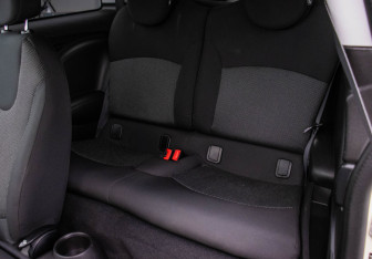 Подержанный автомобиль MINI Hatch 2009 года (11 фото)