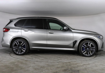 Подержанный автомобиль BMW X5 M 2021 года (6 фото)
