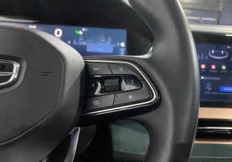 Подержанный автомобиль Geely Monjaro 2023 года (16 фото)