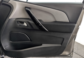 Подержанный автомобиль Citroen C4 Picasso 2017 года (21 фото)