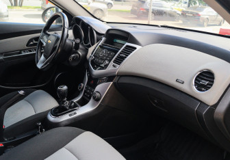 Подержанный автомобиль Chevrolet Cruze Sedan 2012 года (7 фото)