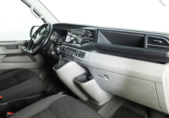 Подержанный автомобиль Volkswagen Caravelle 2020 года (9 фото)