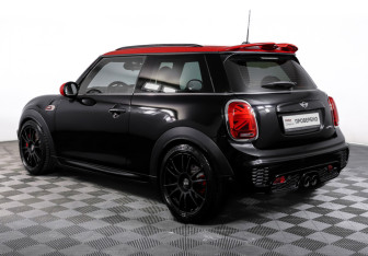 Подержанный автомобиль MINI Hatch 2016 года (7 фото)