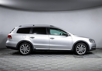 Подержанный автомобиль Volkswagen Passat Wagon 2013 года (4 фото)
