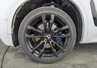 Подержанный автомобиль BMW X6 2018 года (12 фото)