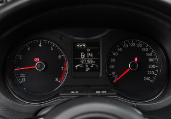 Подержанный автомобиль Volkswagen Polo Sedan 2016 года (17 фото)