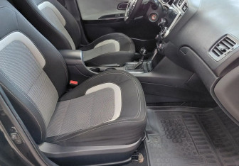 Подержанный автомобиль Kia Ceed Hatchback 2012 года (10 фото)