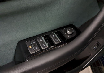 Подержанный автомобиль Geely Monjaro 2023 года (12 фото)