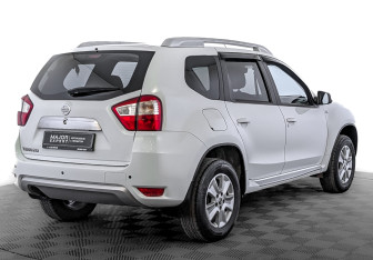 Подержанный автомобиль Nissan Terrano 2021 года (5 фото)