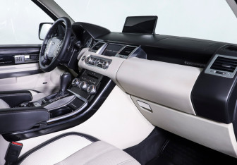 Подержанный автомобиль Land Rover Range Rover Sport 2010 года (11 фото)