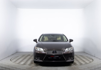 Подержанный автомобиль Lexus ES 2012 года (2 фото)