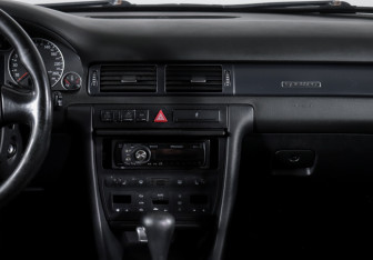 Подержанный автомобиль Audi A6 allroad 2004 года (13 фото)