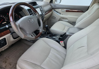 Подержанный автомобиль Toyota Land Cruiser Prado 2006 года (9 фото)