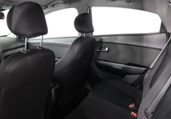 Подержанный автомобиль Kia Rio Sedan 2016 года (12 фото)