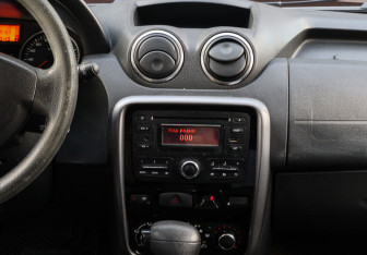 Подержанный автомобиль Renault Duster 2013 года (11 фото)