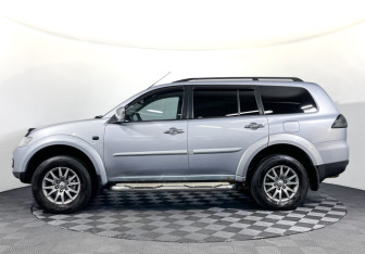 Подержанный автомобиль Mitsubishi Pajero Sport 2011 года (8 фото)