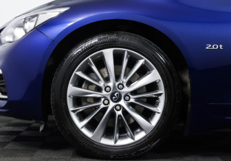 Подержанный автомобиль Infiniti Q50 2018 года (22 фото)