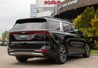 Подержанный автомобиль Kia Carnival 2022 года (4 фото)