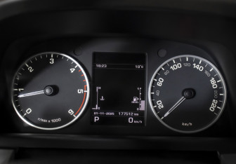 Подержанный автомобиль Land Rover Discovery 2012 года (11 фото)