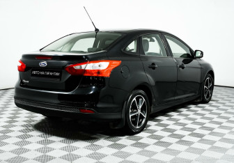 Подержанный автомобиль Ford Focus Sedan 2012 года (5 фото)