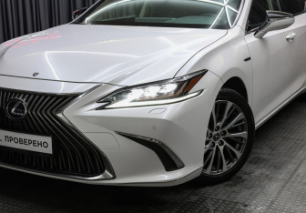Подержанный автомобиль Lexus ES 2019 года (22 фото)