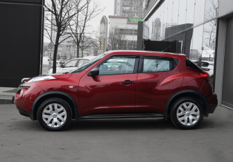 Подержанный автомобиль Nissan Juke 2011 года (8 фото)