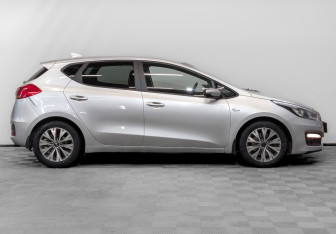 Подержанный автомобиль Kia Ceed Hatchback 2017 года (4 фото)