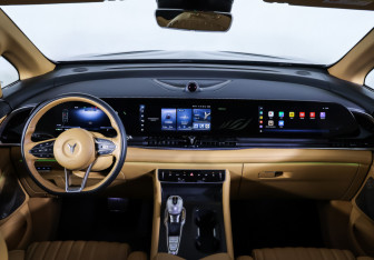 Подержанный автомобиль Voyah Dream 2023 года (17 фото)