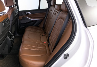 Подержанный автомобиль BMW X5 2018 года (18 фото)