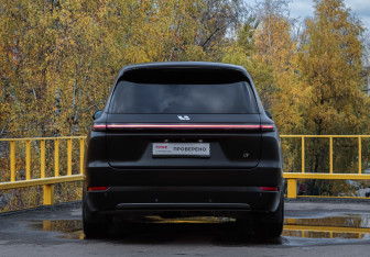 Подержанный автомобиль LiXiang L9 2023 года (5 фото)