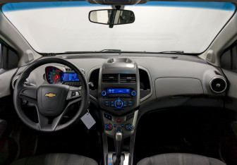 Подержанный автомобиль Chevrolet Aveo Sedan 2015 года (22 фото)