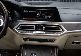 Подержанный автомобиль BMW X7 2021 года (17 фото)