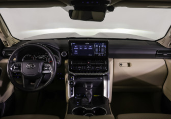 Подержанный автомобиль Toyota Land Cruiser Suv 2021 года (14 фото)