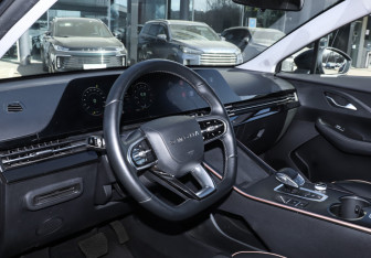 Подержанный автомобиль Omoda C5 2024 года (13 фото)