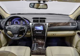 Подержанный автомобиль Toyota Camry Sedan 2017 года (14 фото)