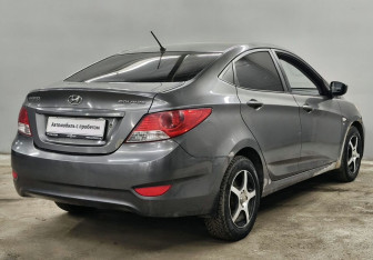 Подержанный автомобиль Hyundai Solaris Sedan 2011 года (5 фото)