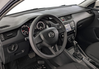 Подержанный автомобиль Skoda Octavia Liftback 2019 года (15 фото)